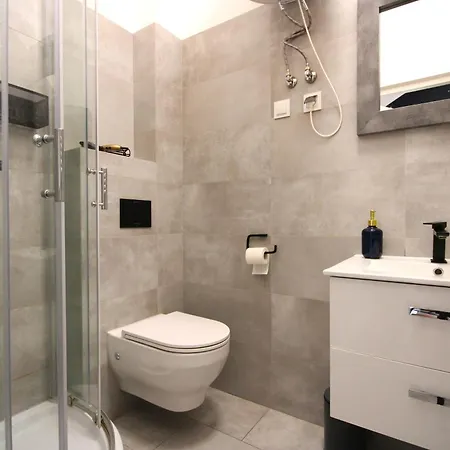 Rently In Old Town Апартаменты *